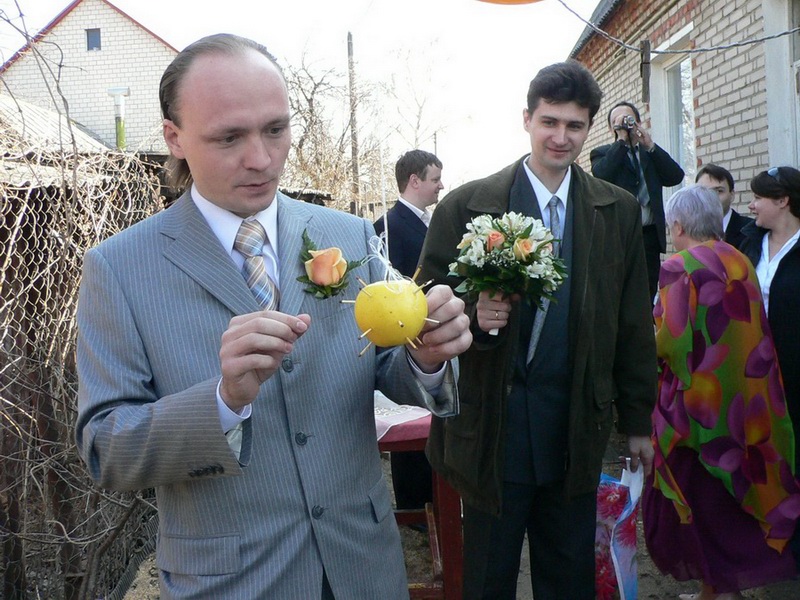 Назад